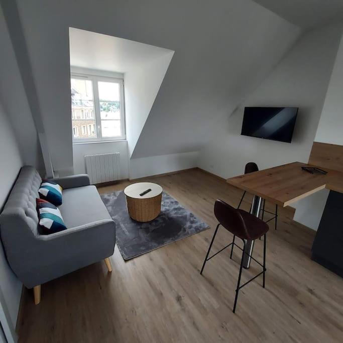 Bel Appartement F2 Hyper Centre Refait A Neuf Coutances Exterior photo
