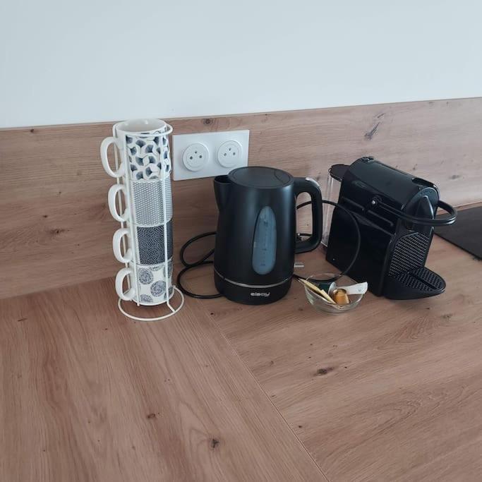 Bel Appartement F2 Hyper Centre Refait A Neuf Coutances Exterior photo